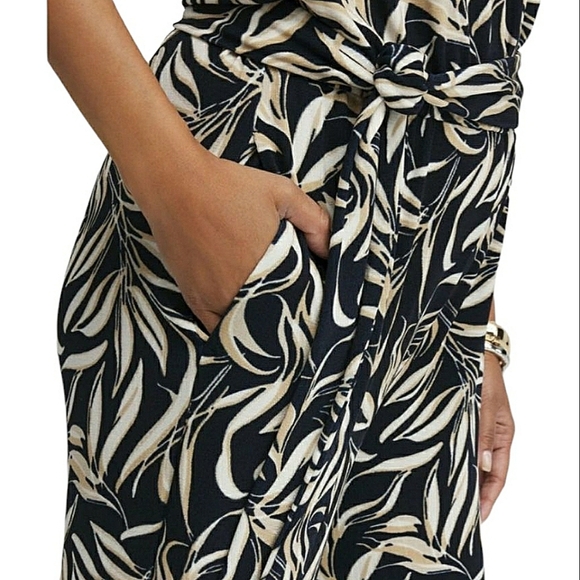 NWT Chico's Travelers Leaf Jumpsuit Short Sleeve Tie Waist Navy Cream Tropical - Picture 7 of 17